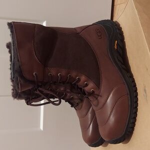 NWT!! UGG 🥾 Mens Cascade Boots Sz 10